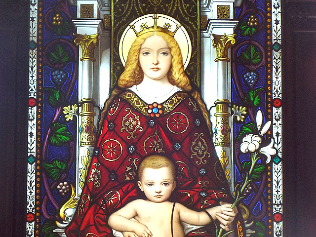 赤い衣をまとう聖母マリアの肖像画