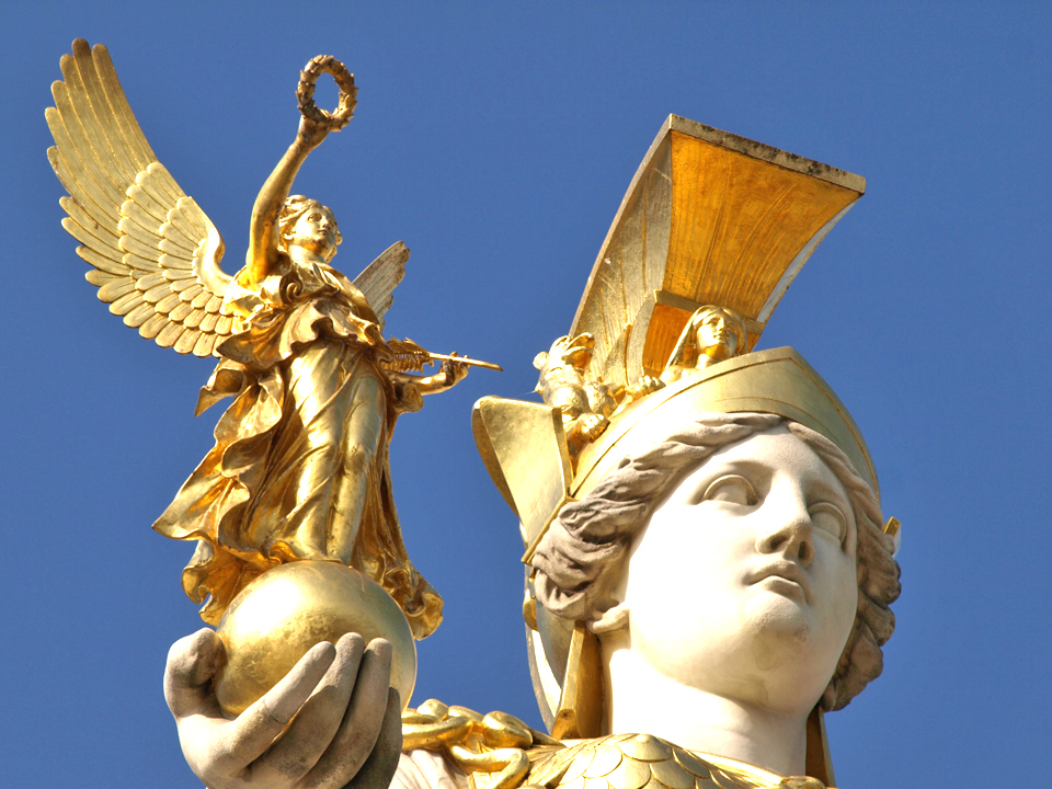 のニケ サモトラケのニケ彫像 ルーブル美術館 勝利の女神 ギリシャ 彫刻 Nike Winged Victory of Samothrace