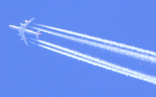 飛行機雲４本